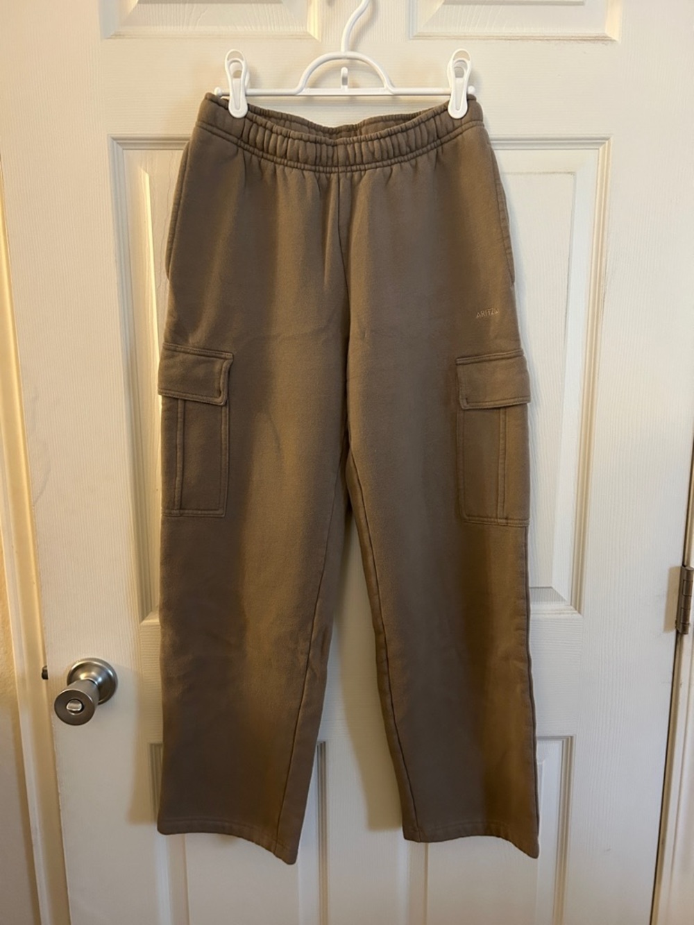 Aritzia mega fit cozy fleece cargo sweatpants